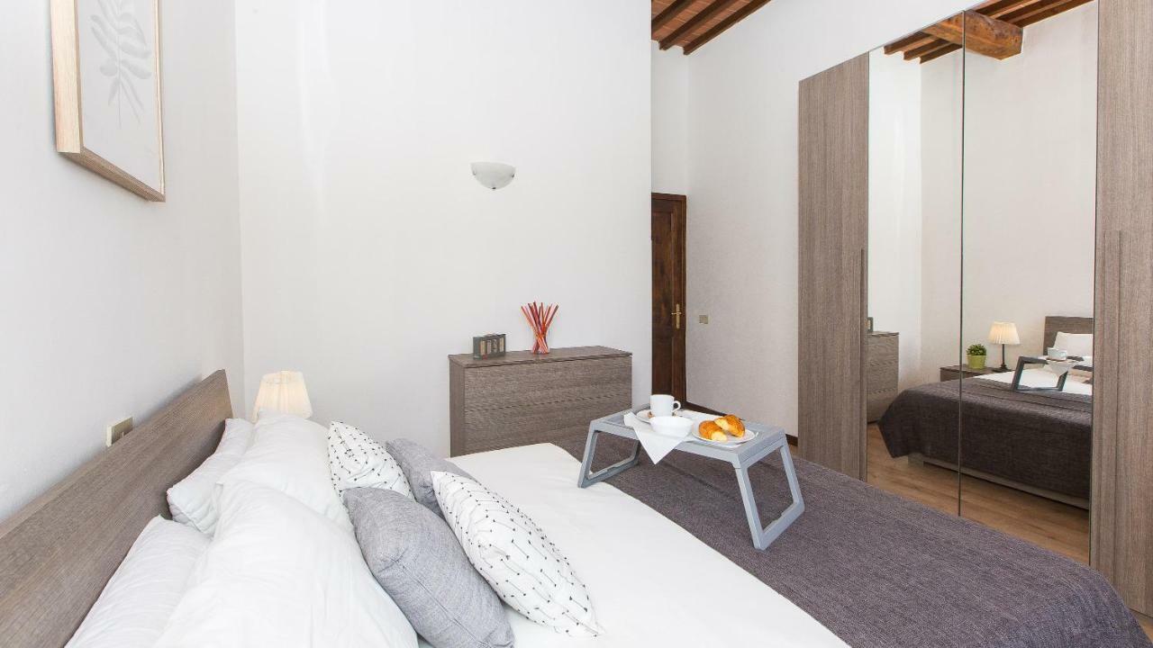In Rome - Santa Maria Novella Palace Apartment Florenz
